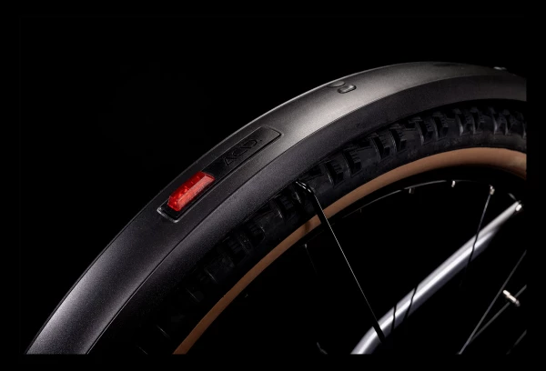 VTT Électrique Semi-Rigide Cube Reaction Hybrid Performance 500 Allroad Trapeze Shimano Alivio 9V 500 Wh 29'' Argent Polar 2022 11 VTT Électrique Semi-Rigide Cube Reaction Hybrid Performance 500 Allroad Trapeze Shimano Alivio 9V 500 Wh 29'' Argent Polar 2022 – Image 9