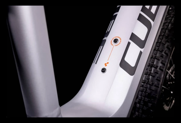 VTT Électrique Semi-Rigide Cube Reaction Hybrid SL 750 Shimano Deore/XT 12V 750 Wh 29'' Argent / Orange 2022 7 VTT Électrique Semi-Rigide Cube Reaction Hybrid SL 750 Shimano Deore/XT 12V 750 Wh 29'' Argent / Orange 2022 – Image 5