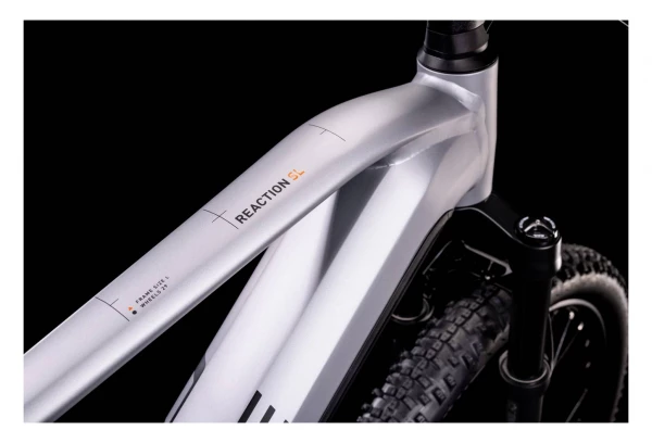 VTT Électrique Semi-Rigide Cube Reaction Hybrid SL 750 Shimano Deore/XT 12V 750 Wh 29'' Argent / Orange 2022 9 VTT Électrique Semi-Rigide Cube Reaction Hybrid SL 750 Shimano Deore/XT 12V 750 Wh 29'' Argent / Orange 2022 – Image 7
