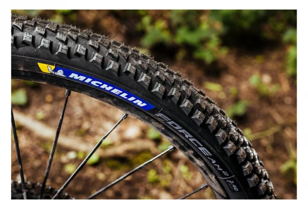 Pneu VTT Michelin Force AM2 Competition Line 29'' Tubeless Ready Souple Gravity Shield GUM-X E-Bike Ready 6 Pneu VTT Michelin Force AM2 Competition Line 29'' Tubeless Ready Souple Gravity Shield GUM-X E-Bike Ready – Image 4