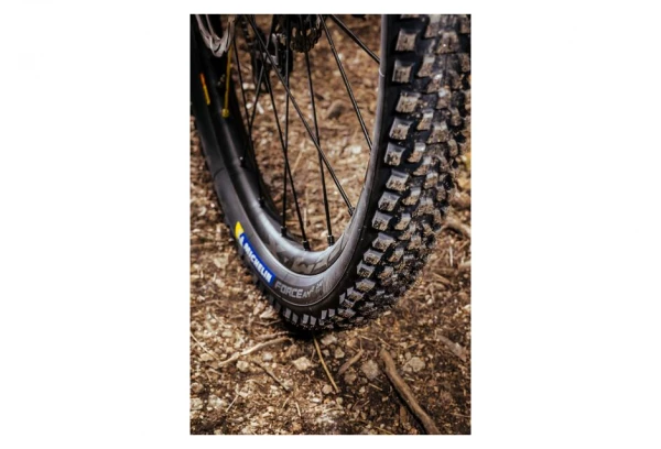 Pneu VTT Michelin Force AM2 Competition Line 29'' Tubeless Ready Souple Gravity Shield GUM-X E-Bike Ready 7 Pneu VTT Michelin Force AM2 Competition Line 29'' Tubeless Ready Souple Gravity Shield GUM-X E-Bike Ready – Image 5