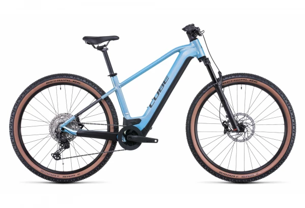 VTT Électrique Semi-Rigide Cube Reaction Hybrid SL 750 29 Shimano Deore/XT 12V 750 Wh 29'' Bleu Sage Metallic 2022 3 VTT Électrique Semi-Rigide Cube Reaction Hybrid SL 750 29 Shimano Deore/XT 12V 750 Wh 29'' Bleu Sage Metallic 2022