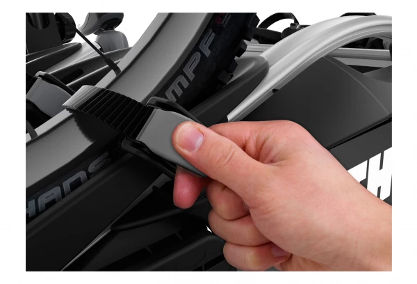 Porte-Vélos Sur Boule D'Attelage Thule VeloCompact Prise 13 Broches - 3 Vélos (Compatible E-Bikes) Noir Argent 7 Porte-Vélos Sur Boule D'Attelage Thule VeloCompact Prise 13 Broches - 3 Vélos (Compatible E-Bikes) Noir Argent – Image 5